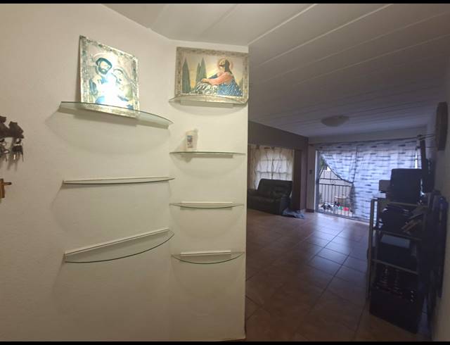 2 BEDROOM DUPLEX FOR SALE IN VAN RIEBEECK PARK